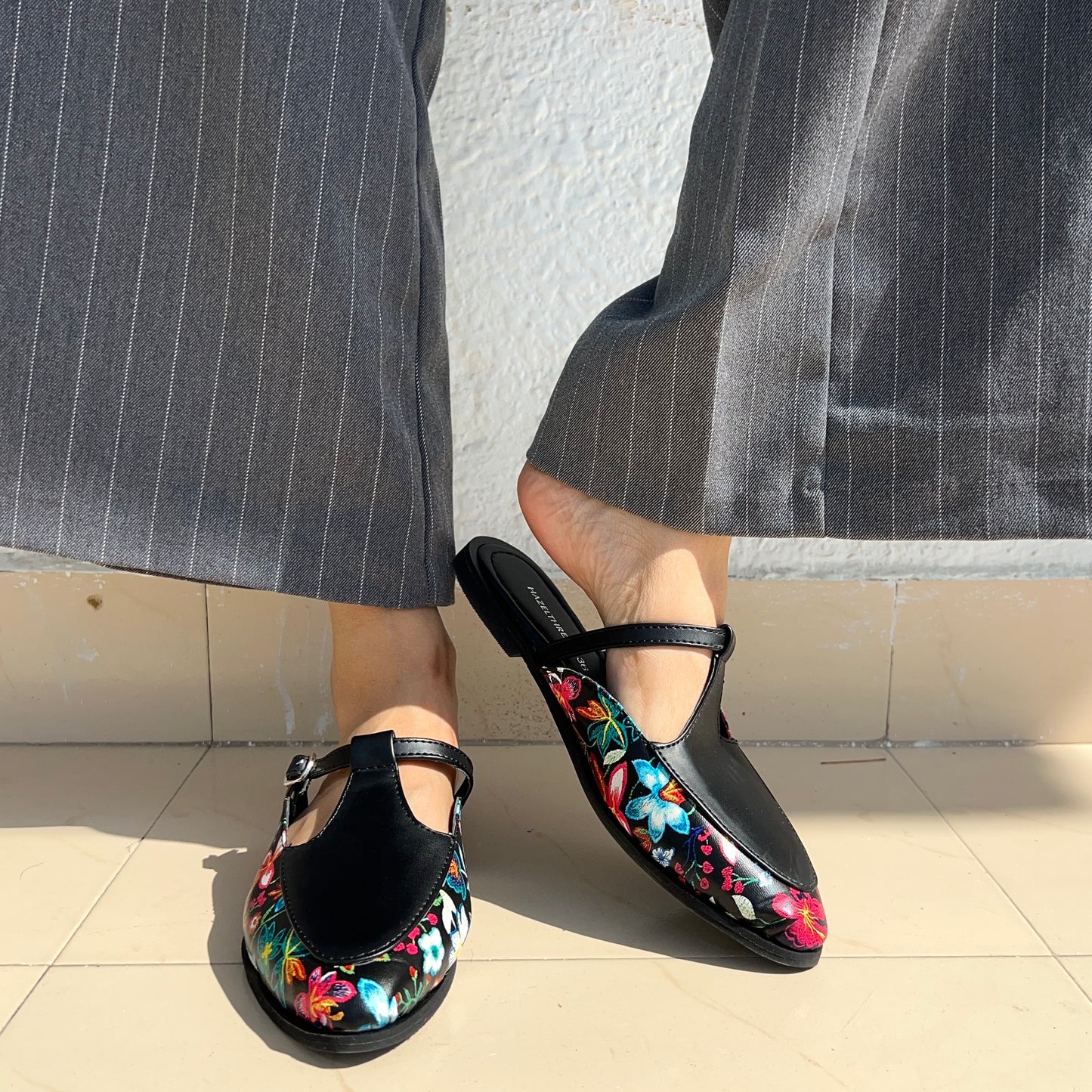 Éclat Noir T-Strap Sandals (Prepaid Only)