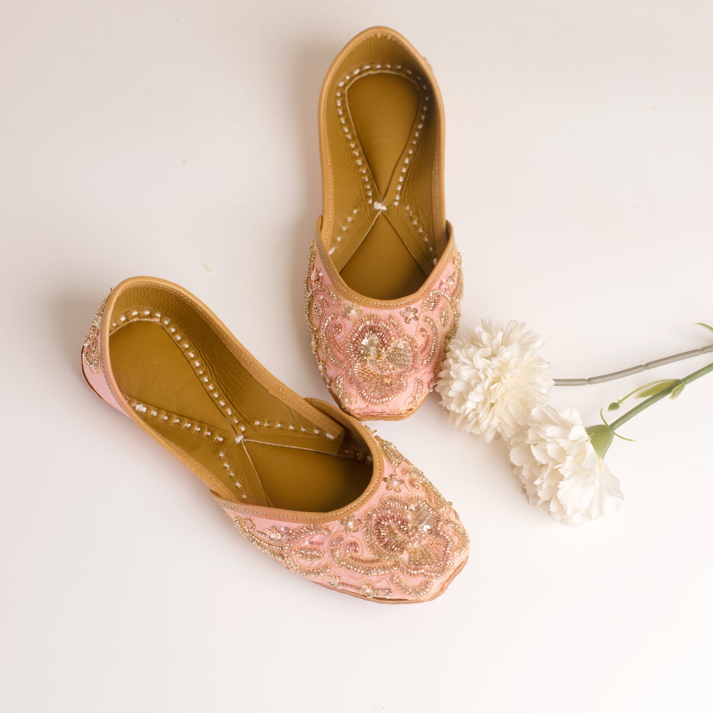 Blush Petal Juttis