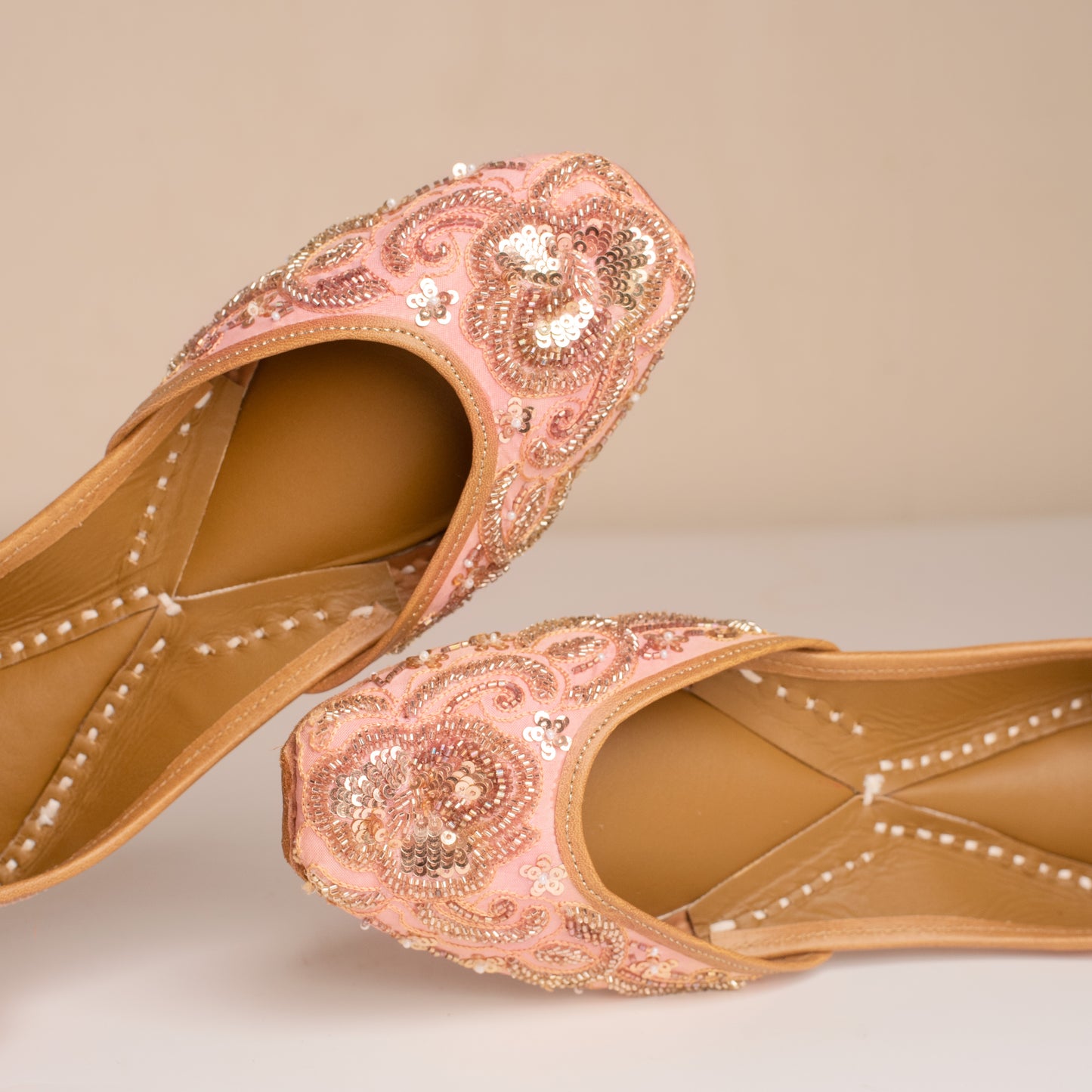 Blush Petal Juttis