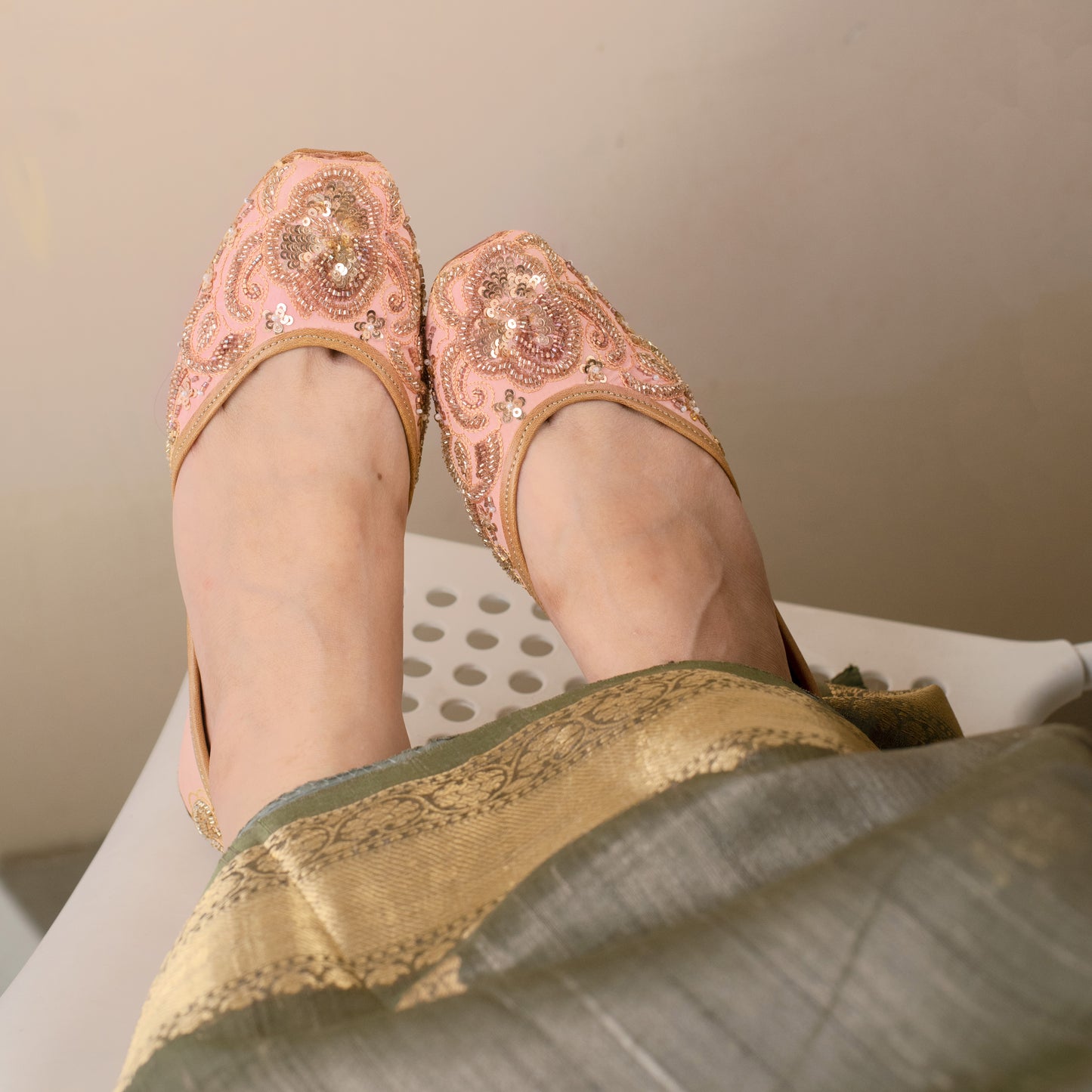 Blush Petal Juttis