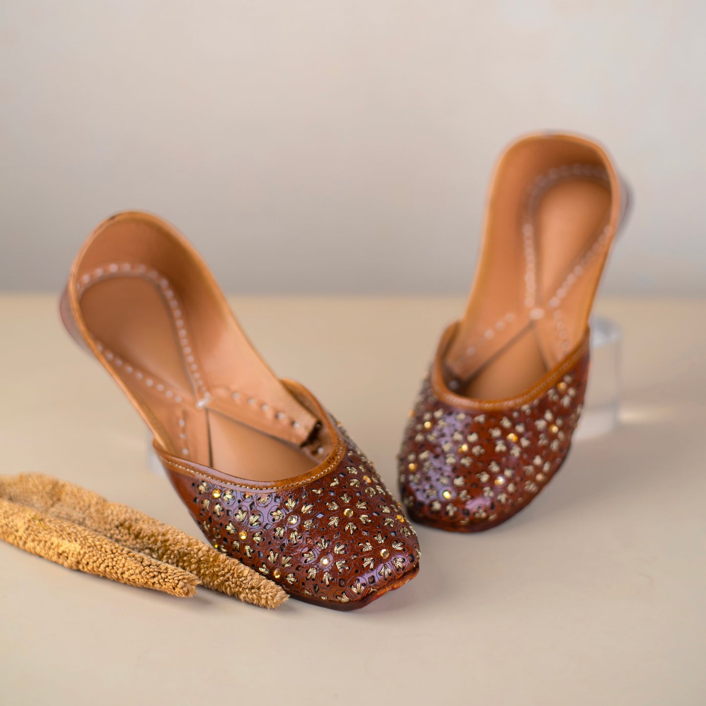Tanishq Brown Juttis