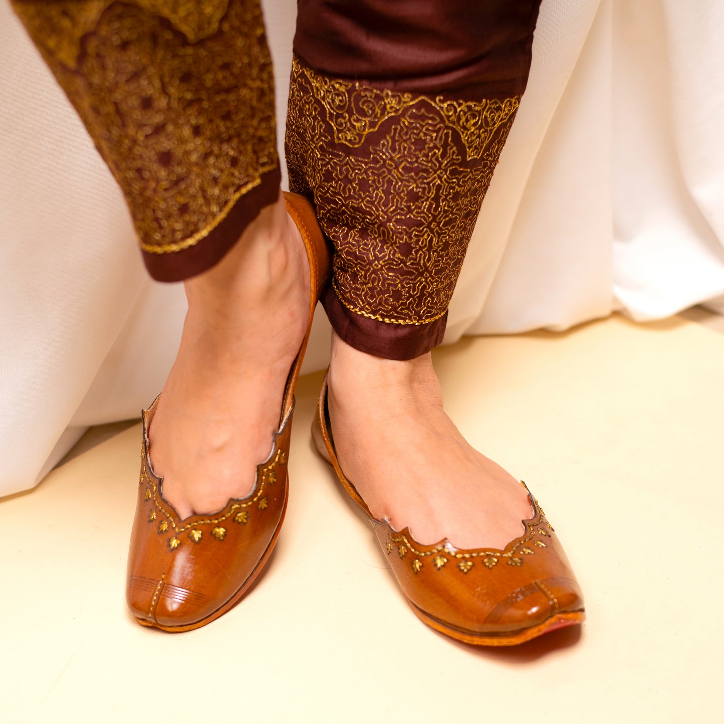 Cinnamon Brown Juttis
