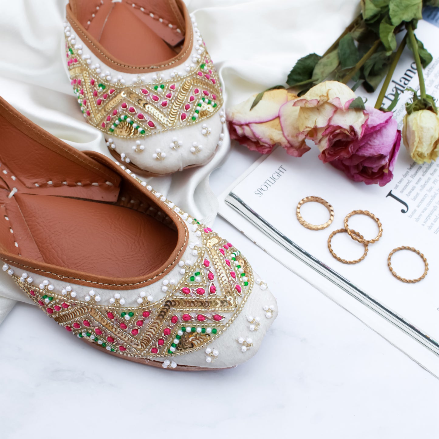 Buy Stylish Naaz White Juttis