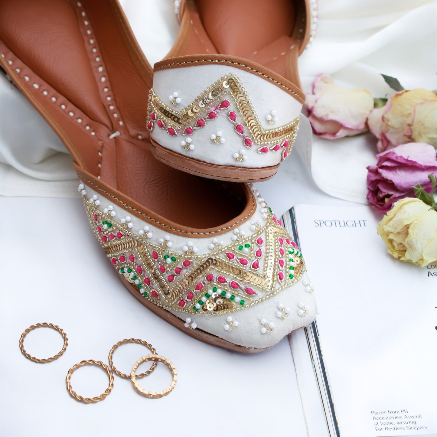 Naaz White Juttis