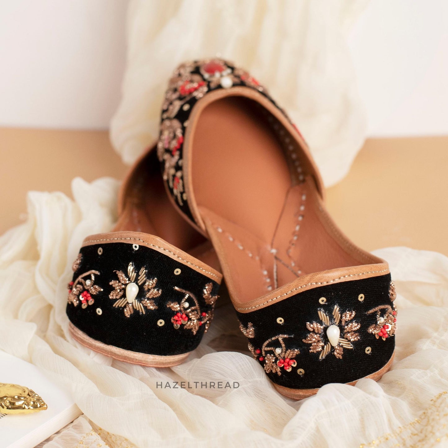 Empress Black Juttis