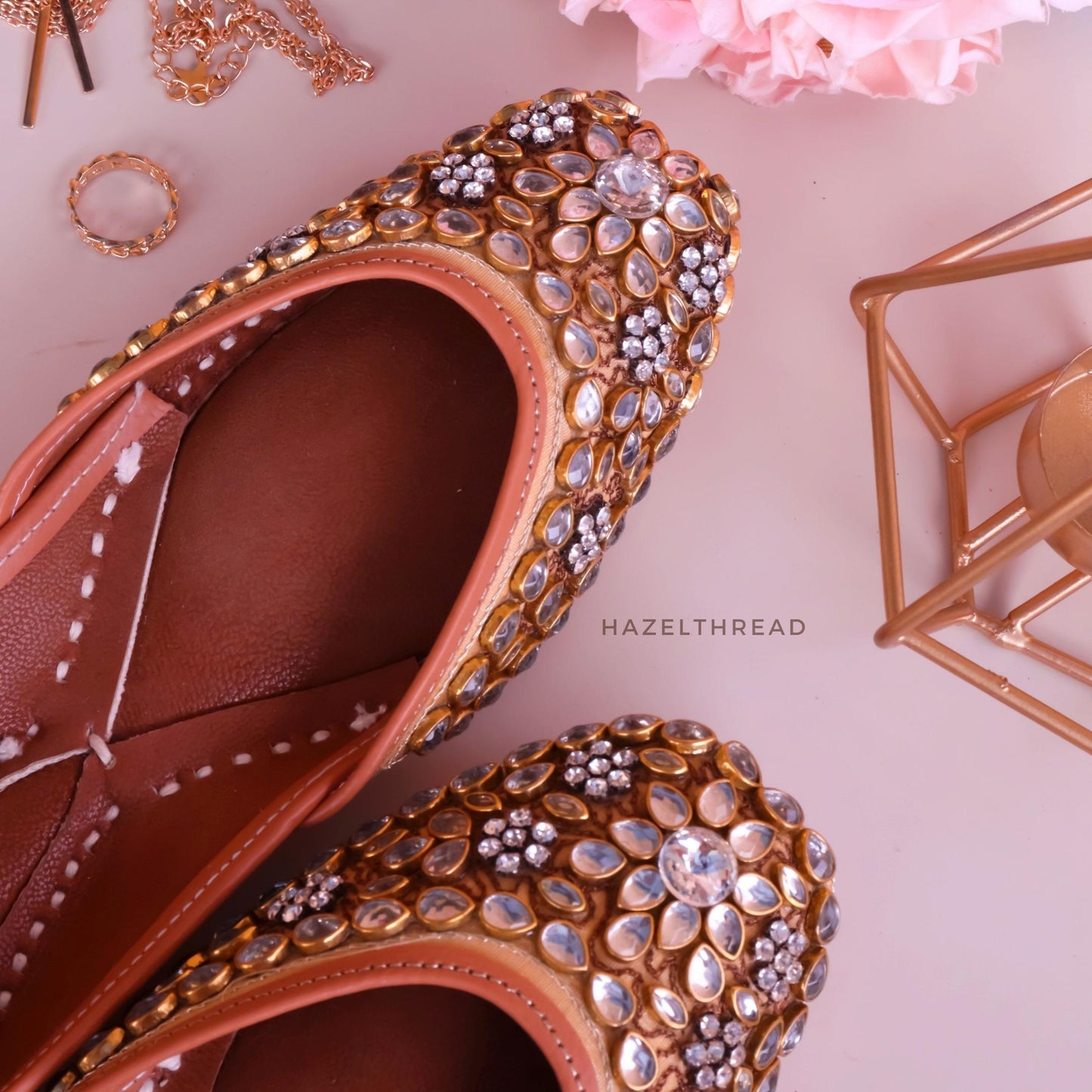 golden kundan jutti