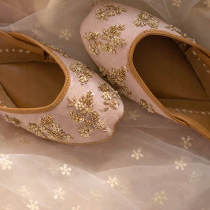 Rose Radiance Juttis