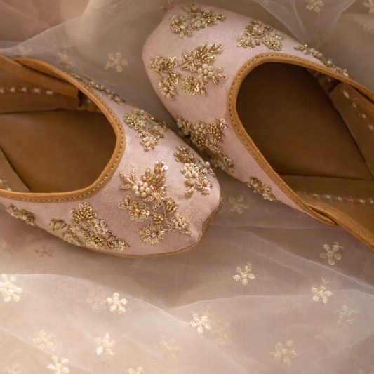 Rose Radiance Juttis