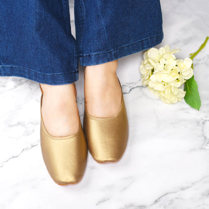 Golden Slip-on Juttis