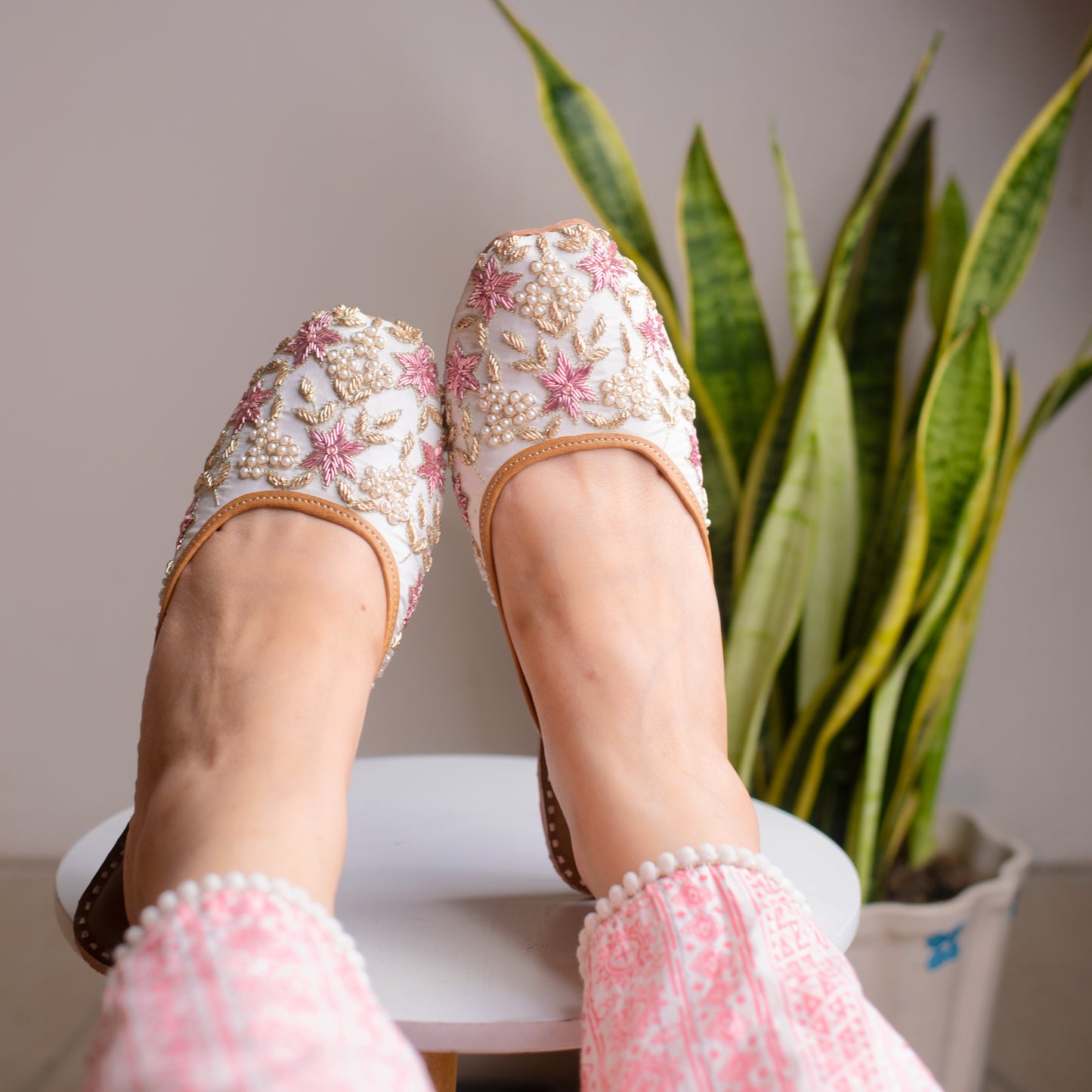 Saumya Back Open Juttis