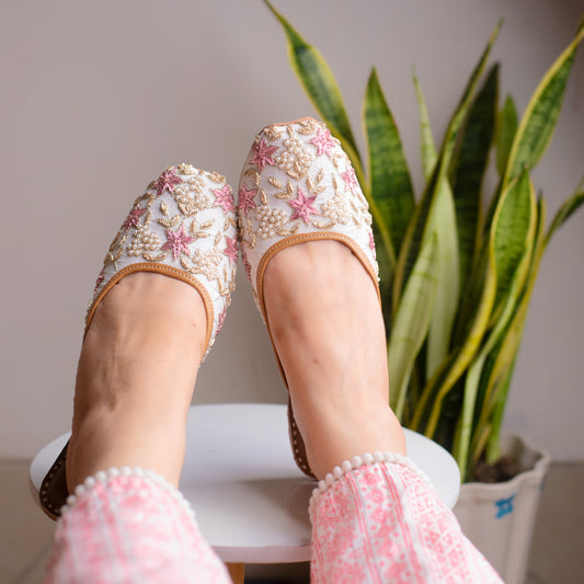 Saumya Back Open Juttis