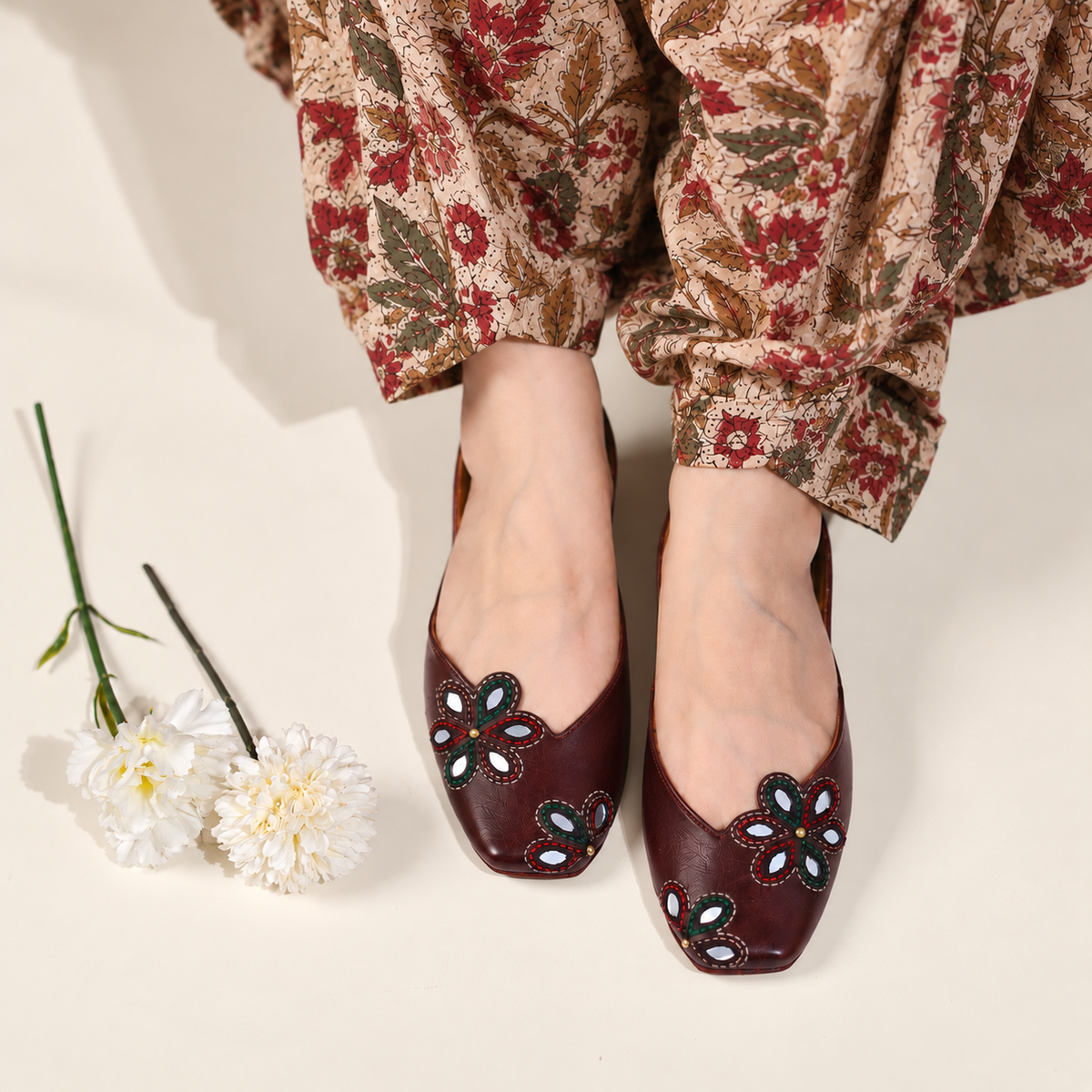 Kapisa Brown Juttis