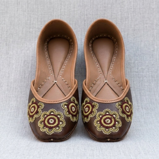 Brown Blossom Juttis