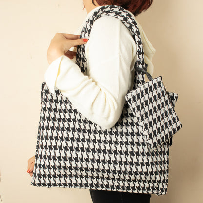 Monotone Everyday Tote Bag