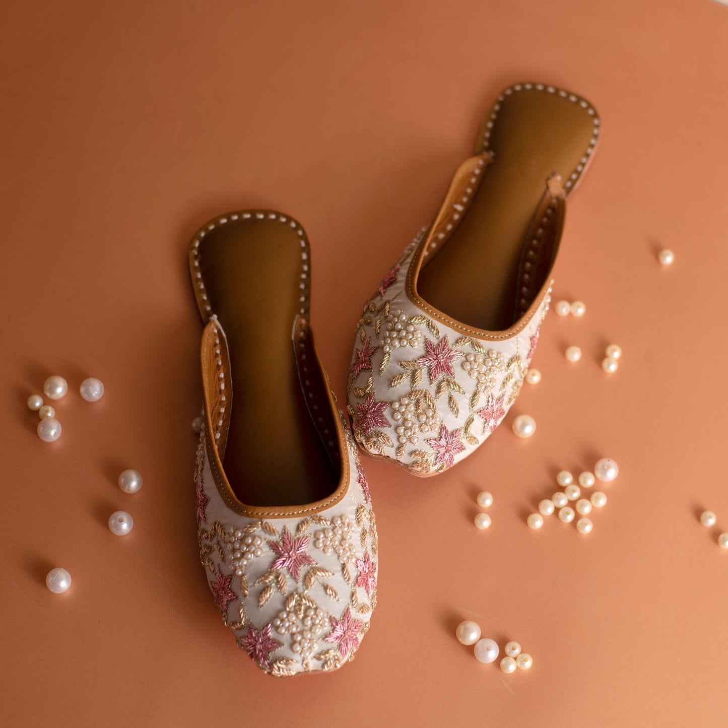 Saumya Back Open Juttis