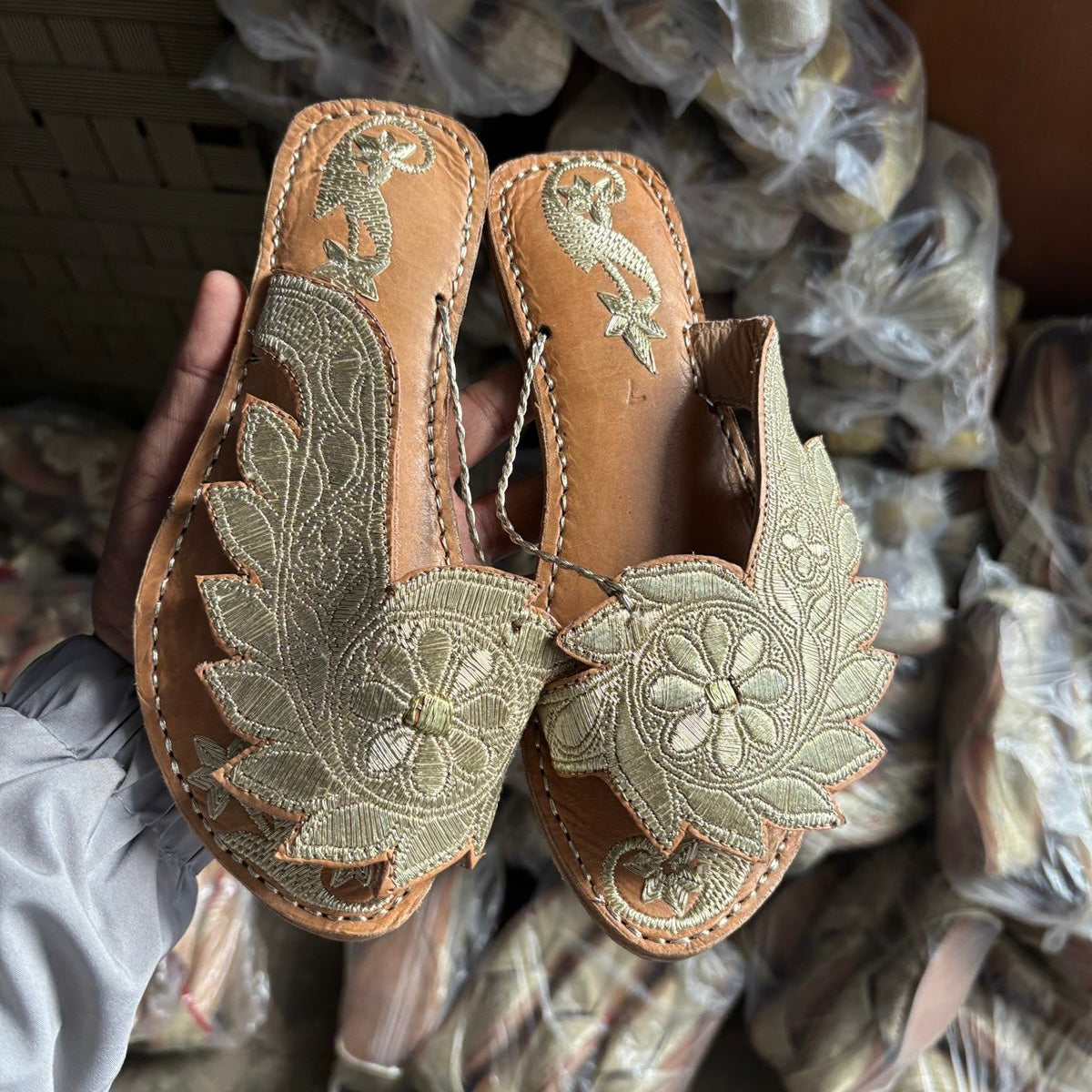 Zari Chappal