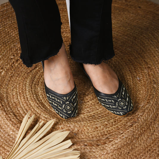 Ehsaas Black Juttis