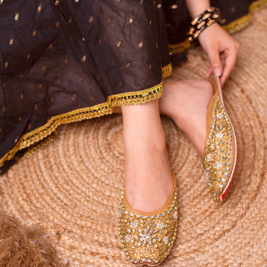 Sunheri Kundan Open back Juttis