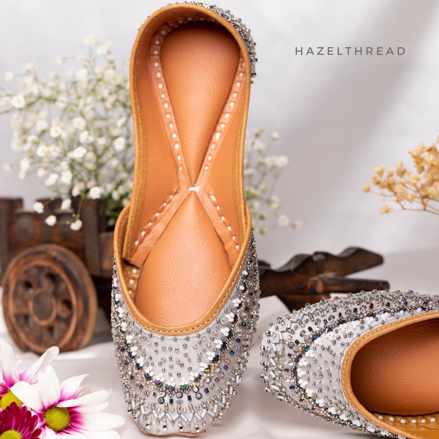 Silky Silver Juttis